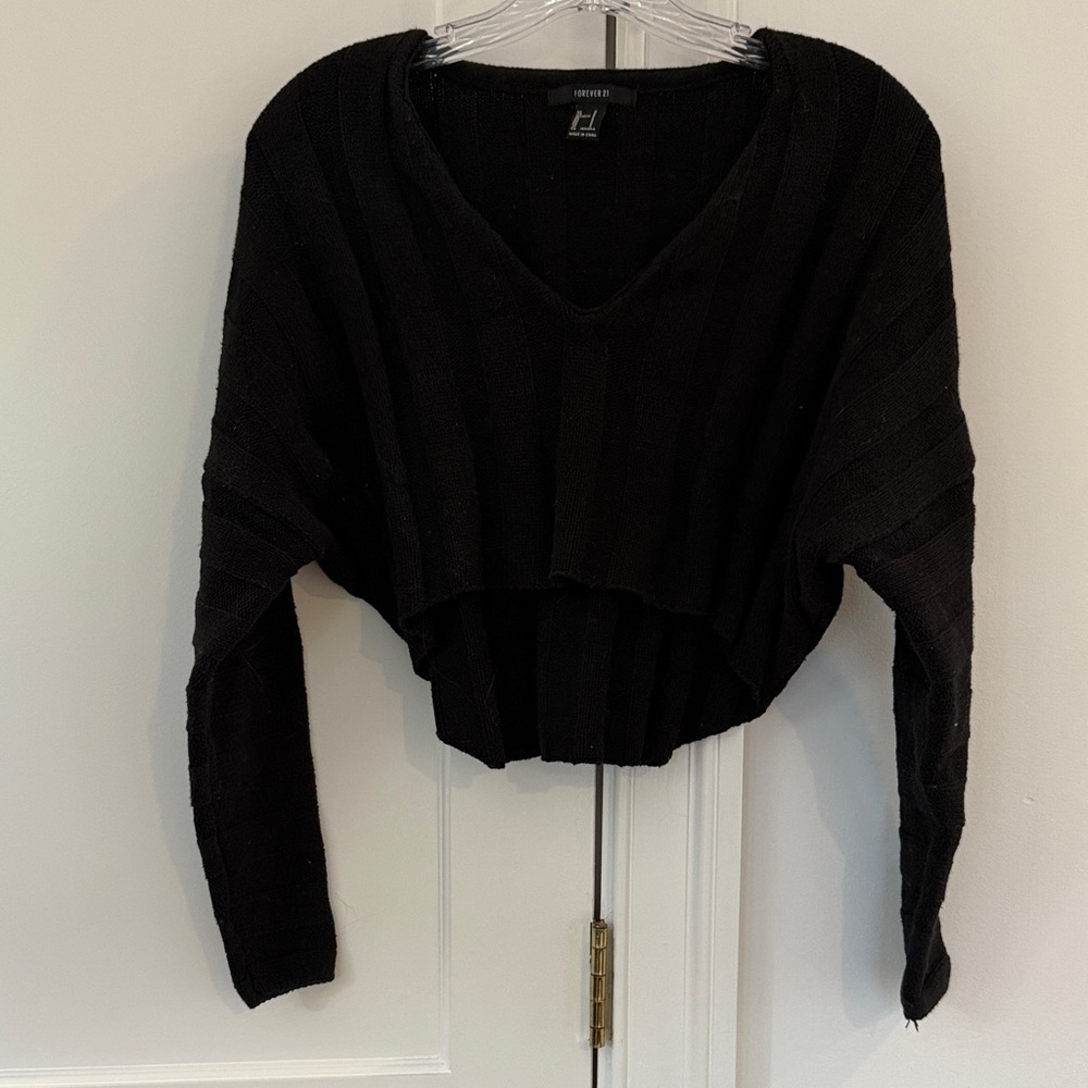 Forever 21 Black V-Neck Cropped Sweater